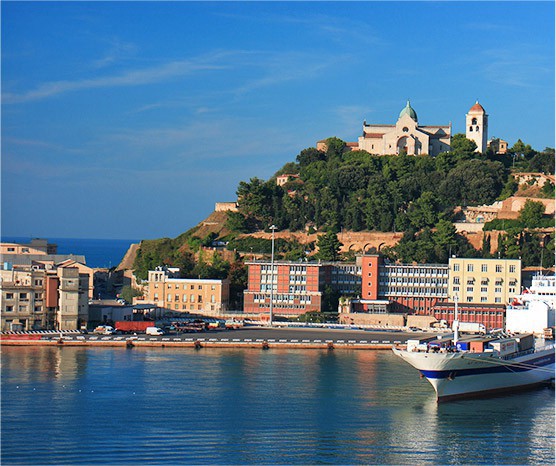 Panoramica di Ancona, sul mare